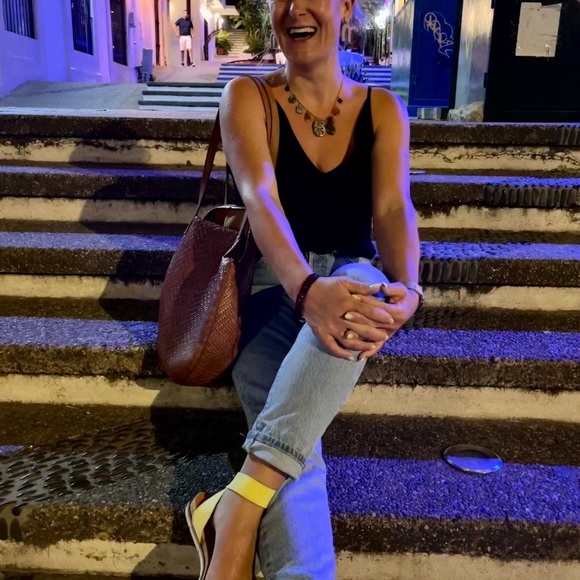 Meet your Posher, Megan - Picture 5 of 6